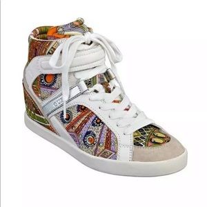 NWT GUESS woman’s perina 11.  Size 9.5